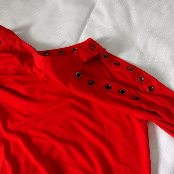 *NWOT* French Laundry cold shoulder shirt size medium - Picture 3 of 7